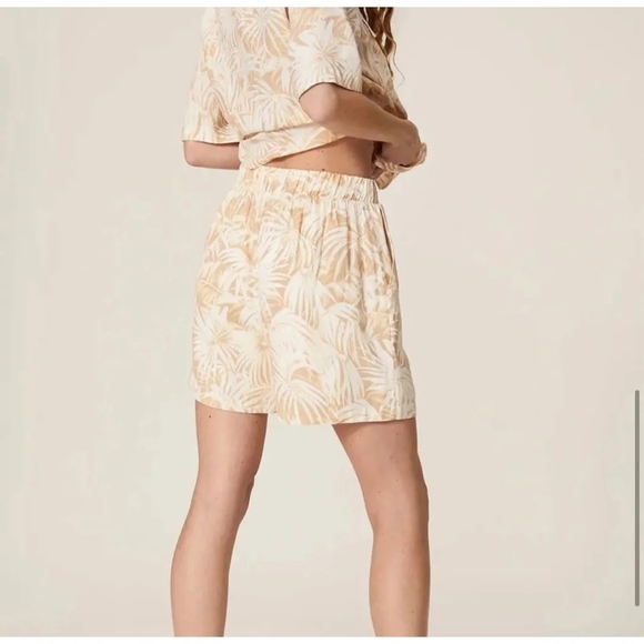 NWT Anine Bing Palm Leaf Print Candice Pull On Elastic Waist Shorts size Large - Picture 2 of 4